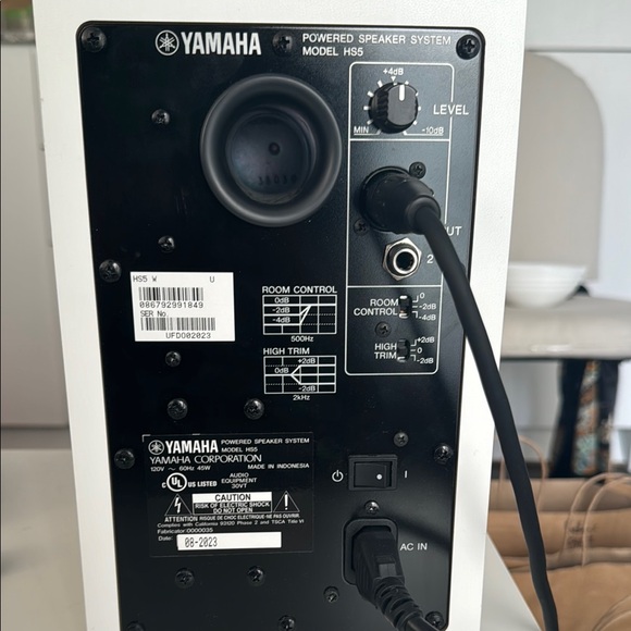 Yamaha White Studio Monitors (Pair) - Picture 4 of 4